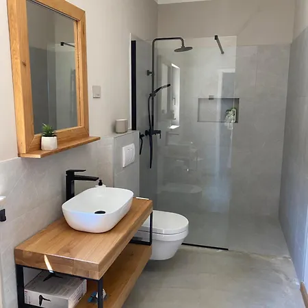 别墅 Castelina Part I Of Twin House